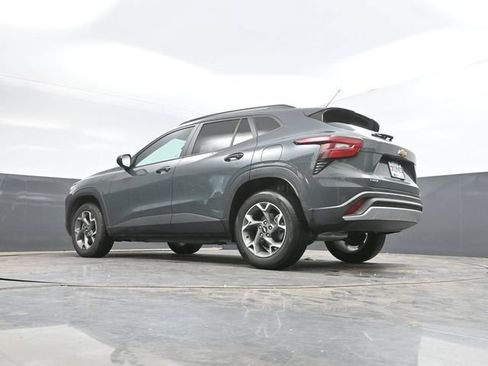 Used 2025 Chevrolet Trax LT FWD image 43
