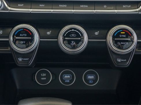 Used 2023 Genesis G70 2.0T image 26