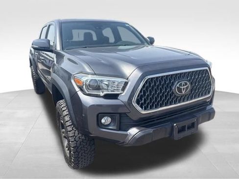 Used 2019 Toyota Tacoma TRD Off-Road w/ TRD Premium Off Road Package AWD/4WD image 6