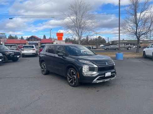 Used 2024 Mitsubishi Outlander SE image 9