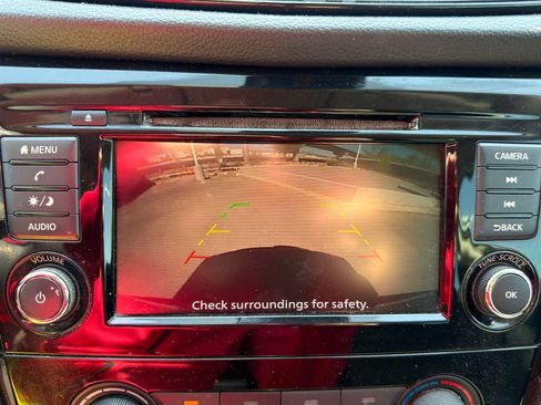 Used 2020 Nissan Rogue S FWD image 16