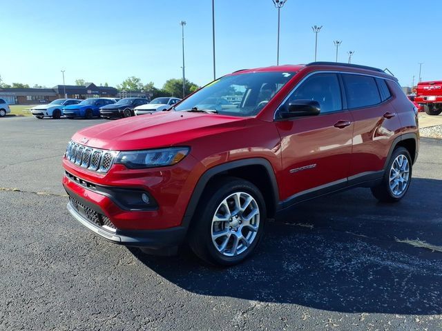 Used 2024 Jeep Compass Latitude AWD/4WD image 3