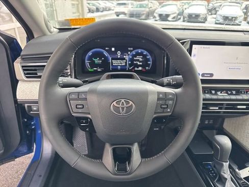 Used 2025 Toyota Camry XSE image 10