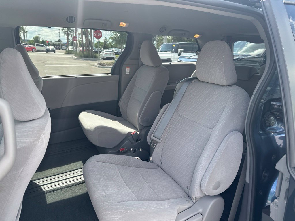 Used 2017 Toyota Sienna LE FWD image 13