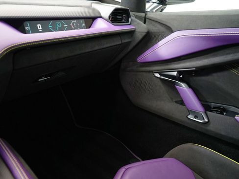 Used 2024 Lamborghini Revuelto image 17