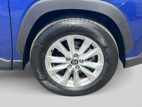 Certified 2023 Toyota Corolla Cross LE w/ Moonroof Package image 12