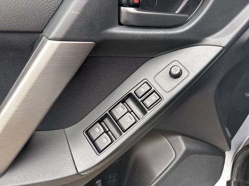 Used 2014 Subaru Forester 2.5i image 12