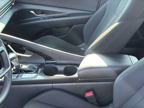 Used 2025 Hyundai Elantra SEL image 24