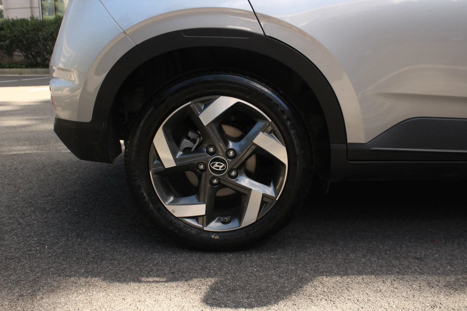 Used 2026 Hyundai Venue SEL FWD image 5