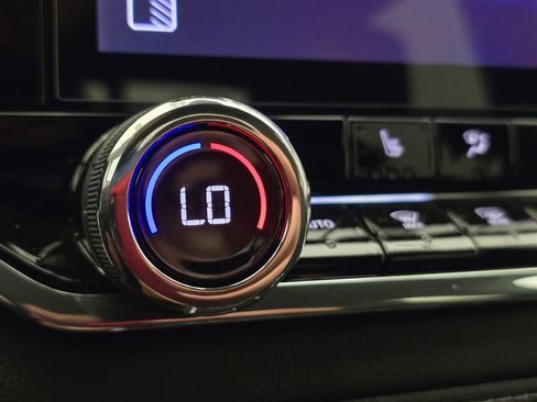 New 2025 Chevrolet Colorado LT w/ LT Convenience Package image 13