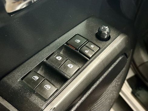 Used 2020 Toyota Tacoma TRD Off-Road image 18