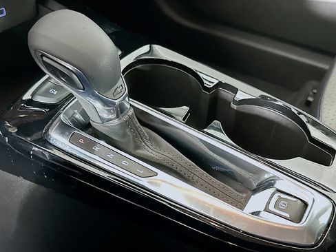 Used 2025 Chevrolet Trax LT image 23