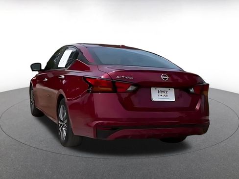Used 2025 Nissan Altima 2.5 SV FWD image 11
