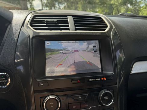 Used 2017 Ford Explorer XLT w/ Equipment Group 202A FWD image 22