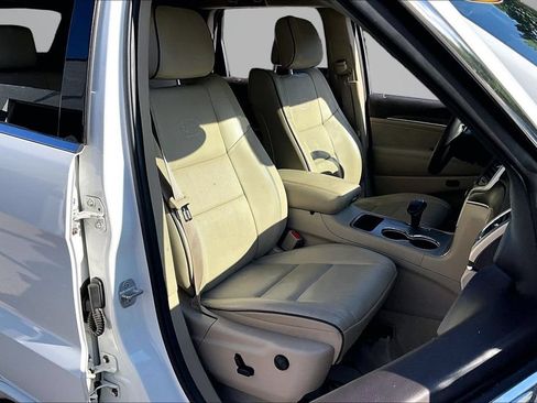Used 2014 Jeep Grand Cherokee Overland w/ Advanced Technology Group RWD image 29