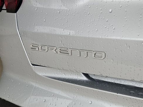 Used 2023 Kia Sorento EX image 26