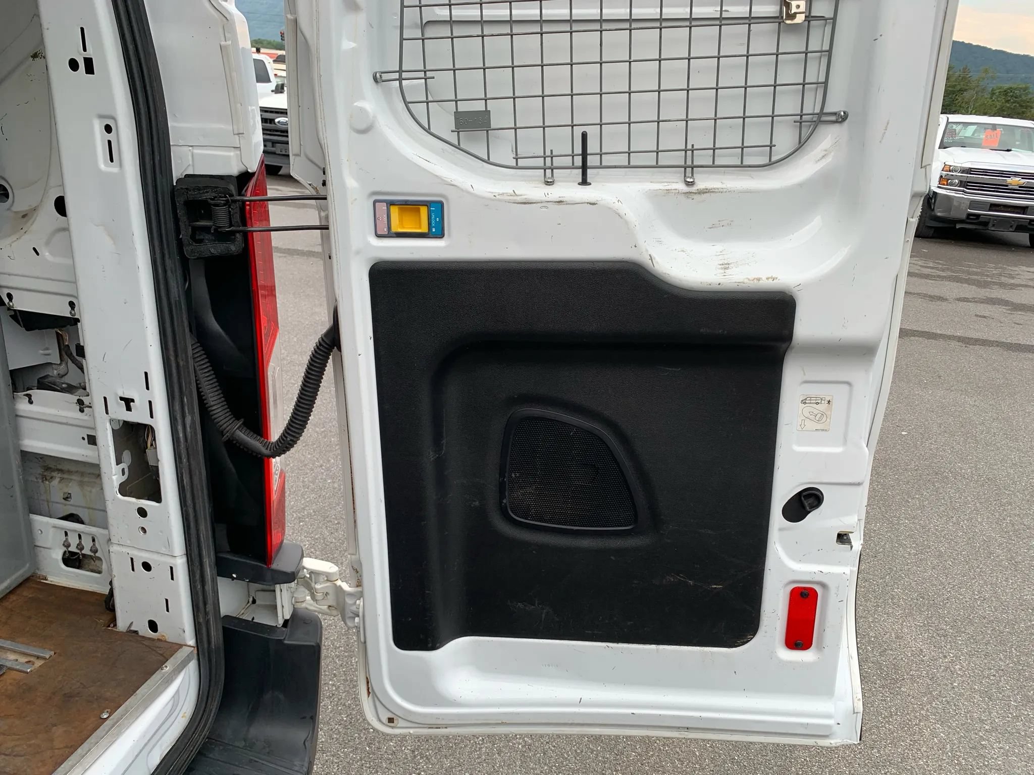 Used 2015 Ford Transit 250 130 Low Roof RWD image 31