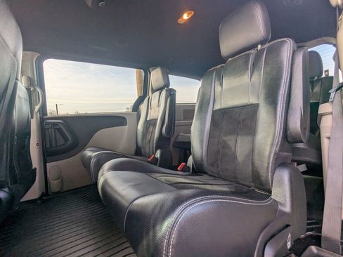 Used 2017 Dodge Grand Caravan SXT image 12