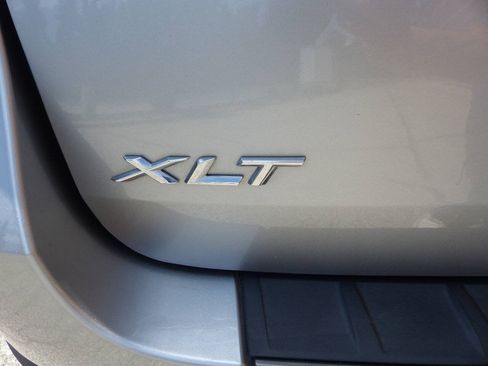 Used 2021 Ford Explorer XLT w/ Equipment Group 202A AWD/4WD image 10