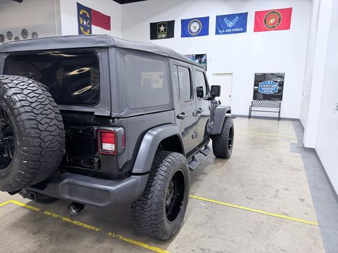 Used 2018 Jeep Wrangler Unlimited Sport AWD/4WD image 21