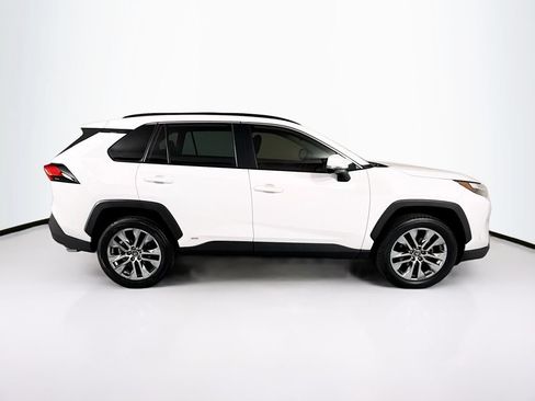 Used 2025 Toyota RAV4 XLE AWD/4WD image 4