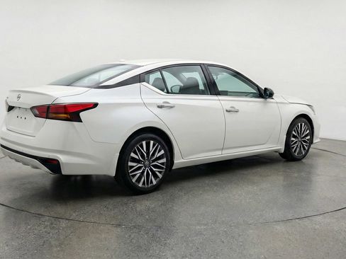 Used 2025 Nissan Altima 2.5 SV FWD image 9
