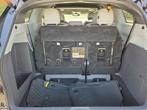 Used 2022 Toyota Sienna XSE image 16