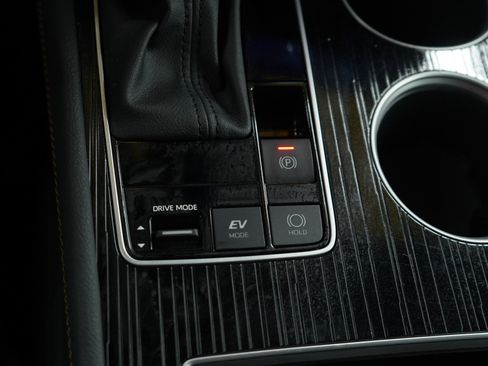 Used 2025 Toyota Sienna XLE Woodland Edition image 26