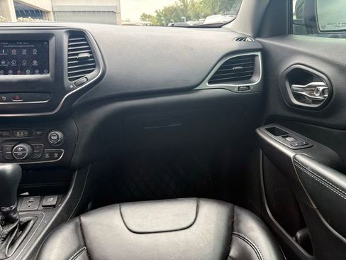 Used 2020 Jeep Cherokee Latitude Plus w/ Comfort/Convenience Group FWD image 8