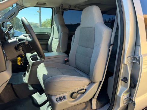 Used 2005 Ford Excursion XLS RWD image 10