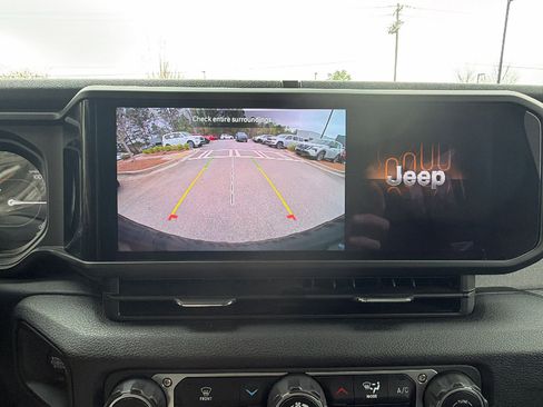 Used 2025 Jeep Wrangler Willys image 33