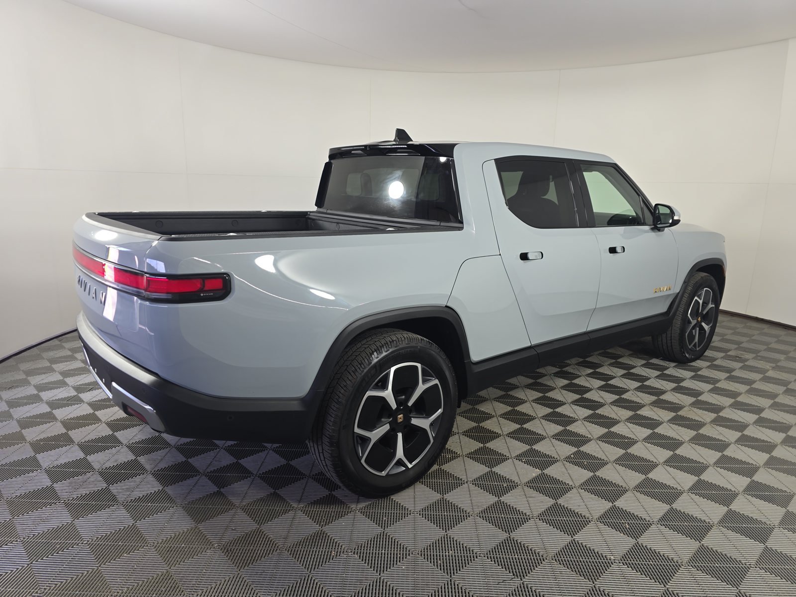 Used 2022 Rivian R1T Adventure AWD/4WD image 5