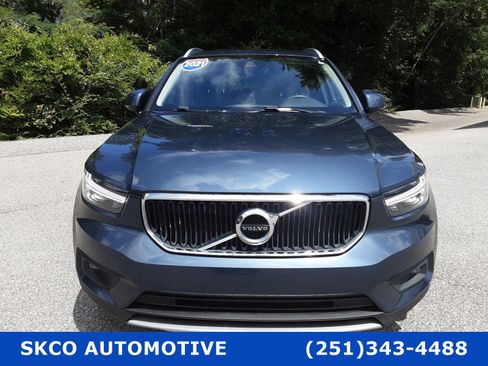 Used 2021 Volvo XC40 T4 Momentum image 8