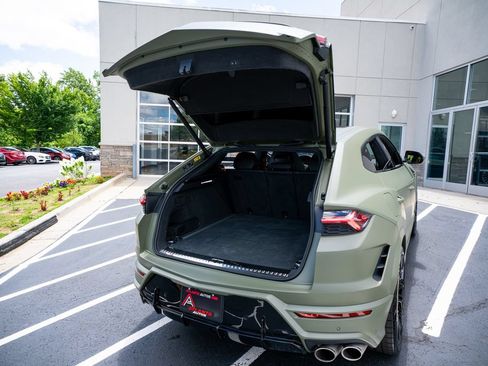 Used 2025 Lamborghini Urus SE AWD/4WD image 55