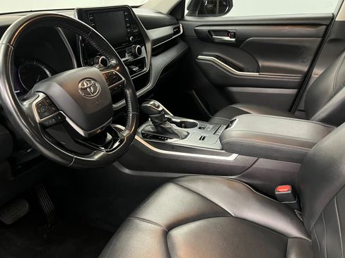 Certified 2021 Toyota Highlander XLE image 17