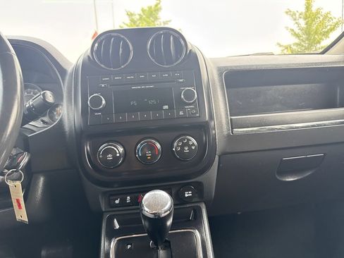 Used 2014 Jeep Patriot Latitude AWD/4WD image 22