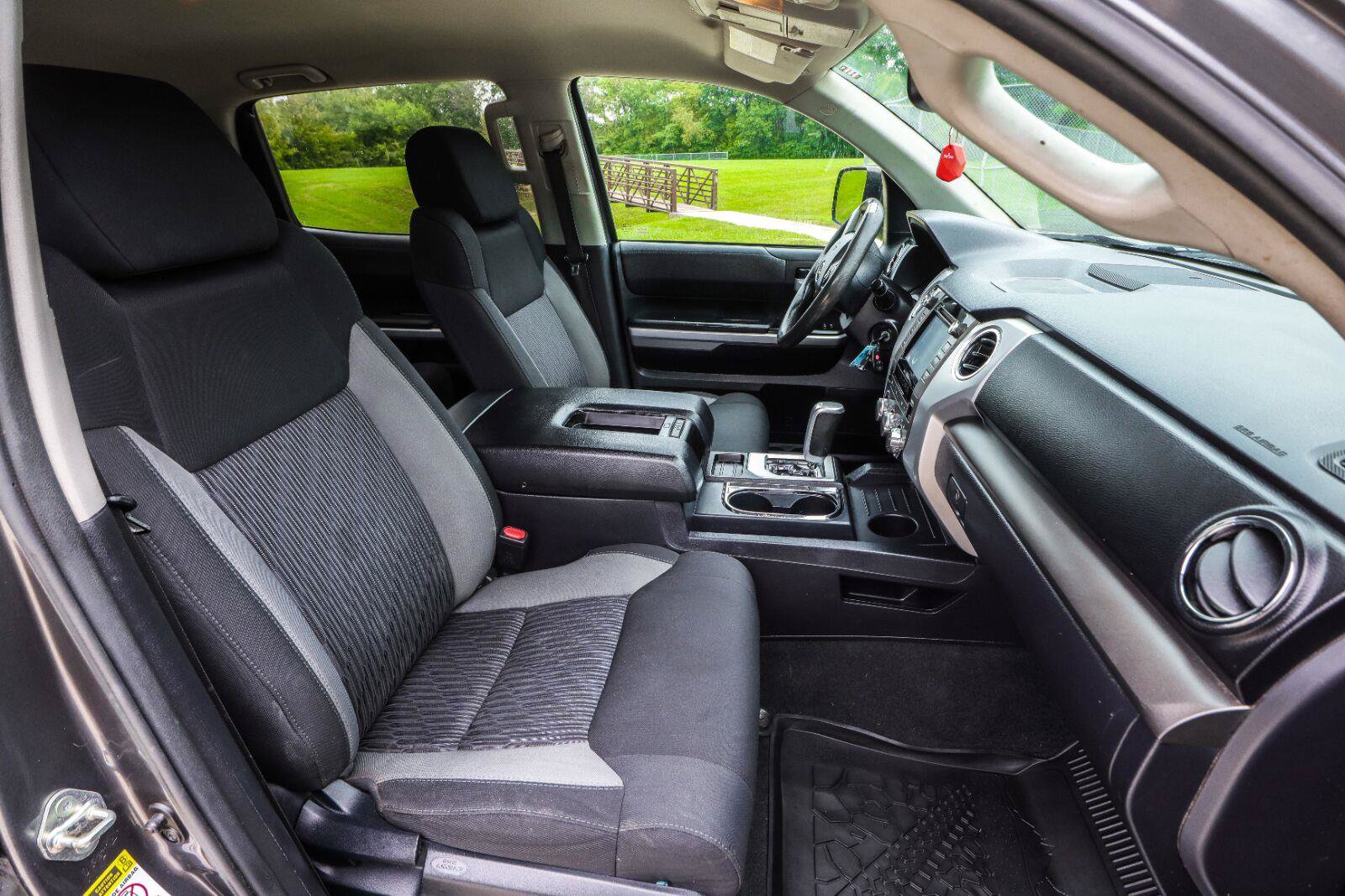 Used 2017 Toyota Tundra SR5 RWD image 36