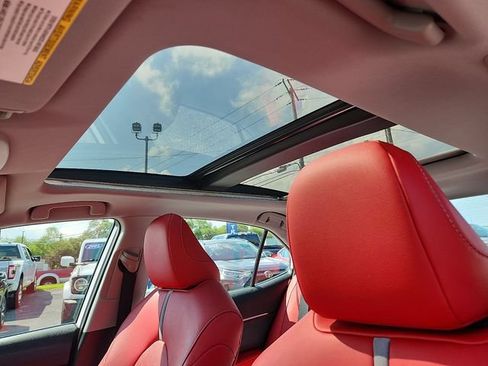 Used 2019 Toyota Camry XSE FWD image 9