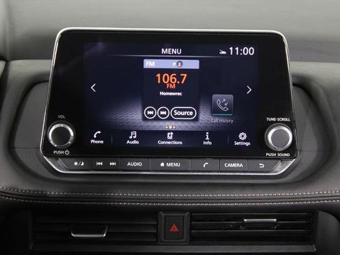 Certified 2025 Nissan Rogue SV FWD image 9