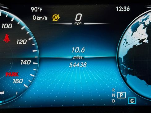Used 2022 Mercedes-Benz GLC 300 w/ Premium Package Lite image 16