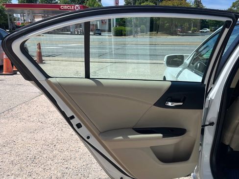 Used 2014 Honda Accord EX-L image 11