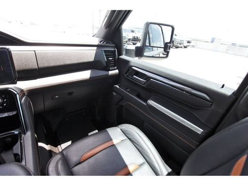 Used 2025 GMC Sierra 2500 AT4 AWD/4WD image 10