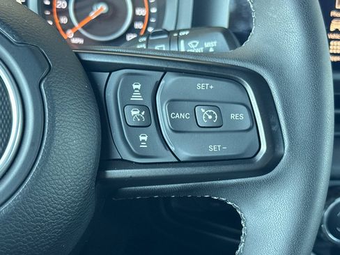 Used 2025 Jeep Wrangler Unlimited Rubicon AWD/4WD image 37