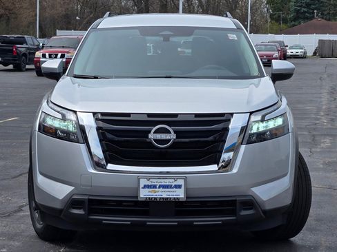 Used 2025 Nissan Pathfinder SV AWD/4WD image 4