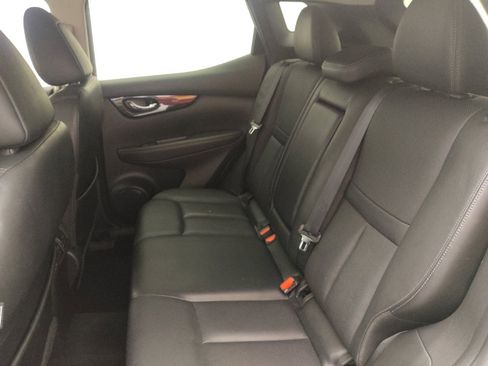 Used 2017 Nissan Rogue Sport SL image 18