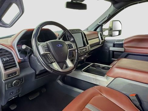 Used 2022 Ford F350 Platinum w/ FX4 Off-Road Package image 9