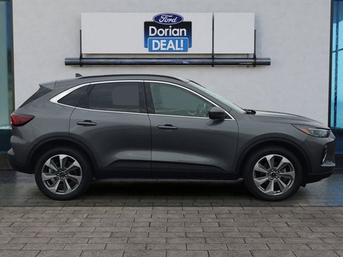 Used 2023 Ford Escape Platinum AWD/4WD image 2