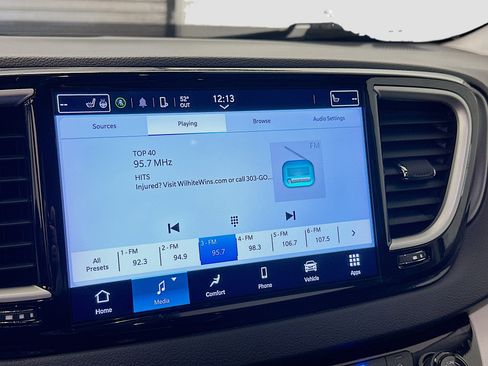 Used 2024 Chrysler Pacifica Touring-L image 21