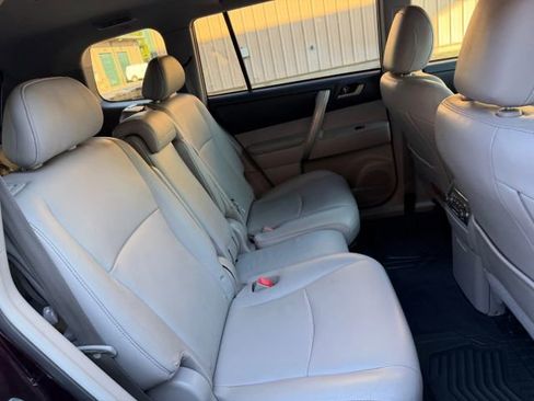Used 2011 Toyota Highlander SE image 35