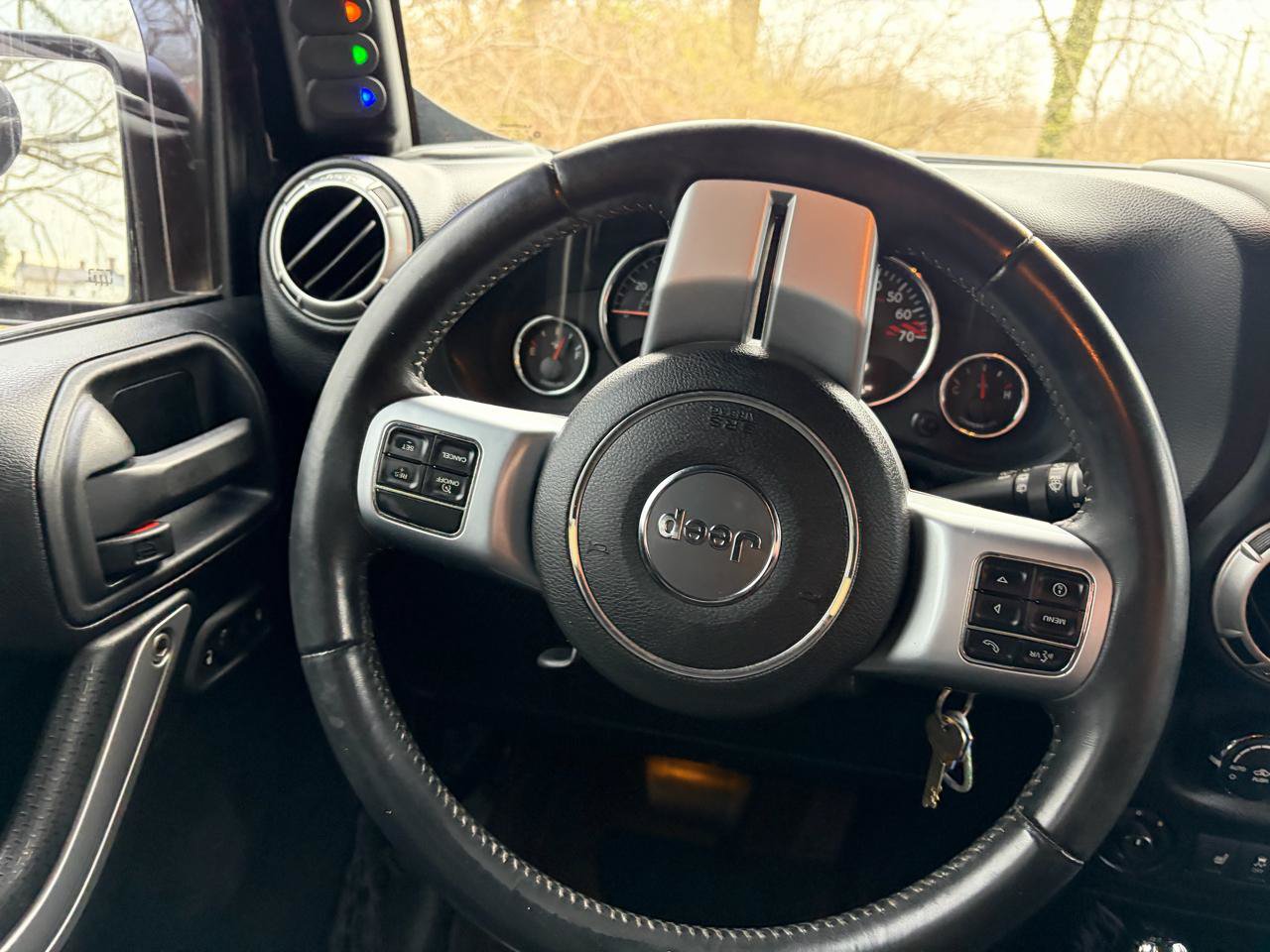 Used 2016 Jeep Wrangler Unlimited Rubicon AWD/4WD image 13
